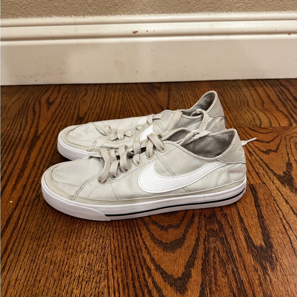 Nike court legacy